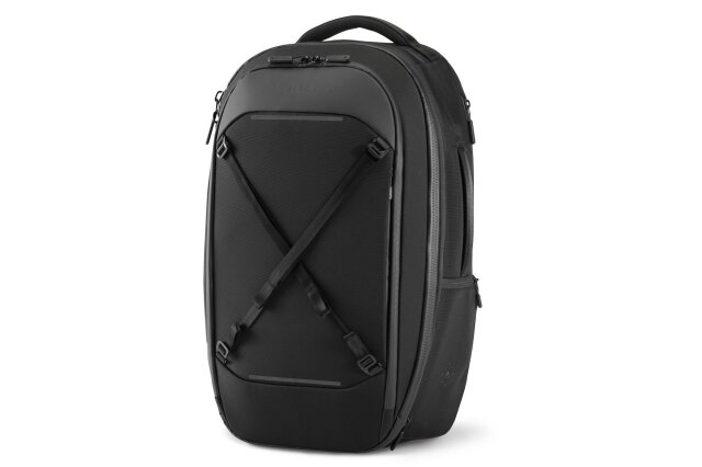 Nomatic Navigator Travel Backpack in black